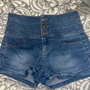 These are a size 1 button up high rise blue shorts from Tinseltown .